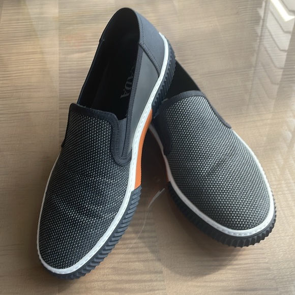 Prada men’s loafers 8.5 EU / 9.5 US in Charcol grey with Prada orange trim - Picture 7 of 8